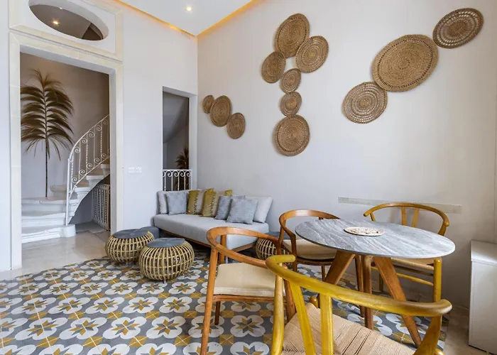 Stylish Seaview House *